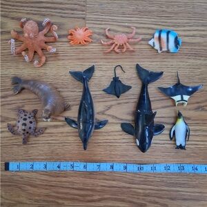 (17) Assorted Size Marine Animal Toys Set